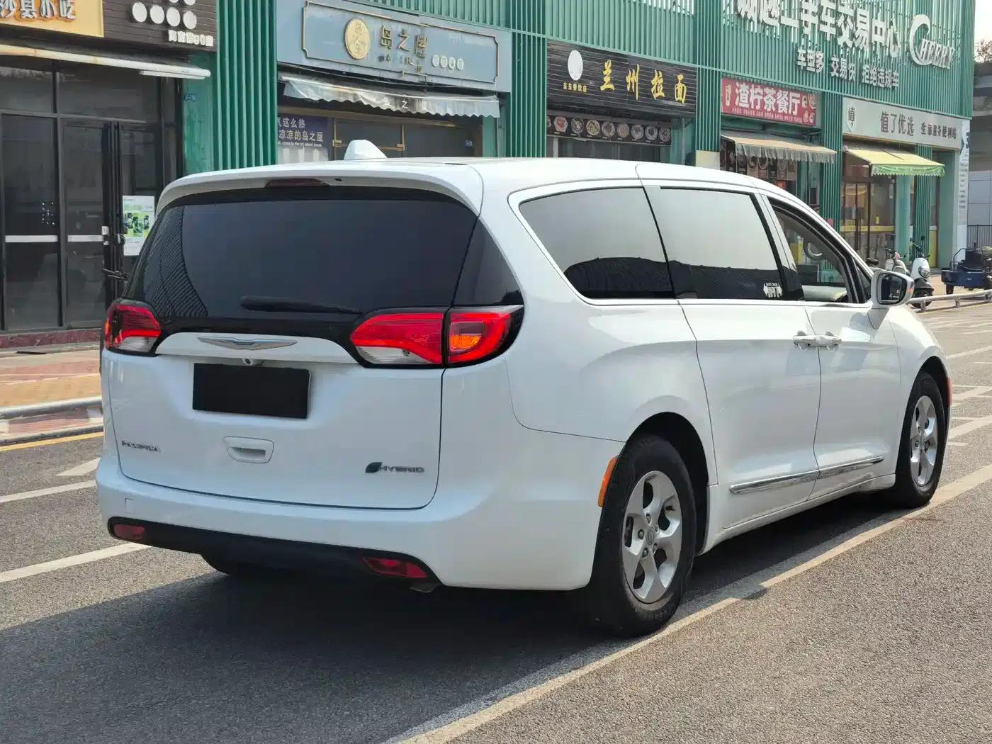 2018 Chrysler Grand Voyager PHEV (Imported) 3.6L Plug-in Hybrid — миниатюра 17