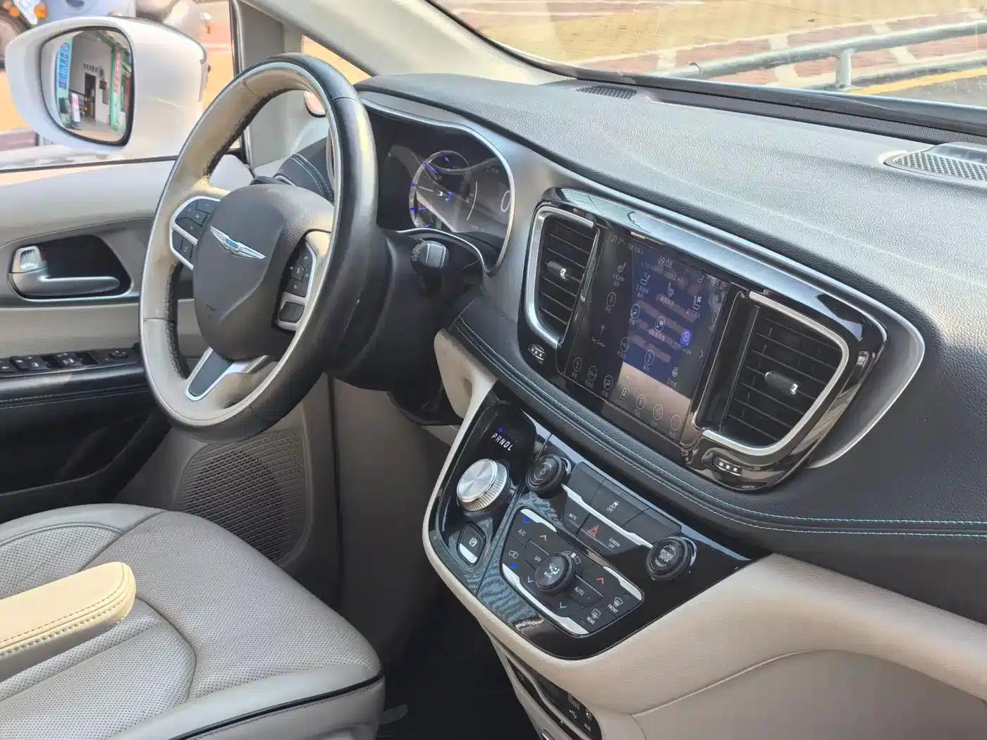 2018 Chrysler Grand Voyager PHEV (Imported) 3.6L Plug-in Hybrid — миниатюра 4