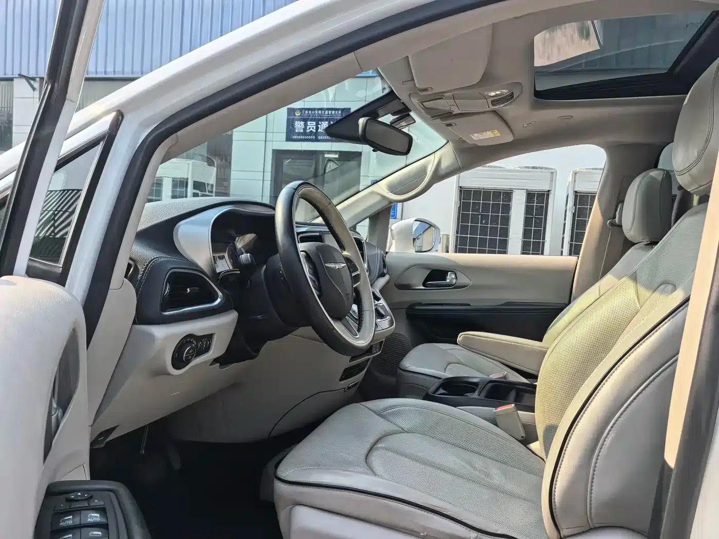 2018 Chrysler Grand Voyager PHEV (Imported) 3.6L Plug-in Hybrid — миниатюра 8