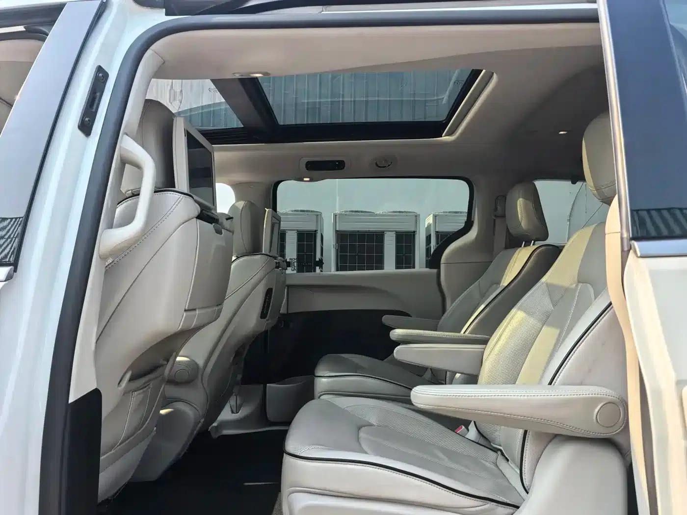2018 Chrysler Grand Voyager PHEV (Imported) 3.6L Plug-in Hybrid — миниатюра 9