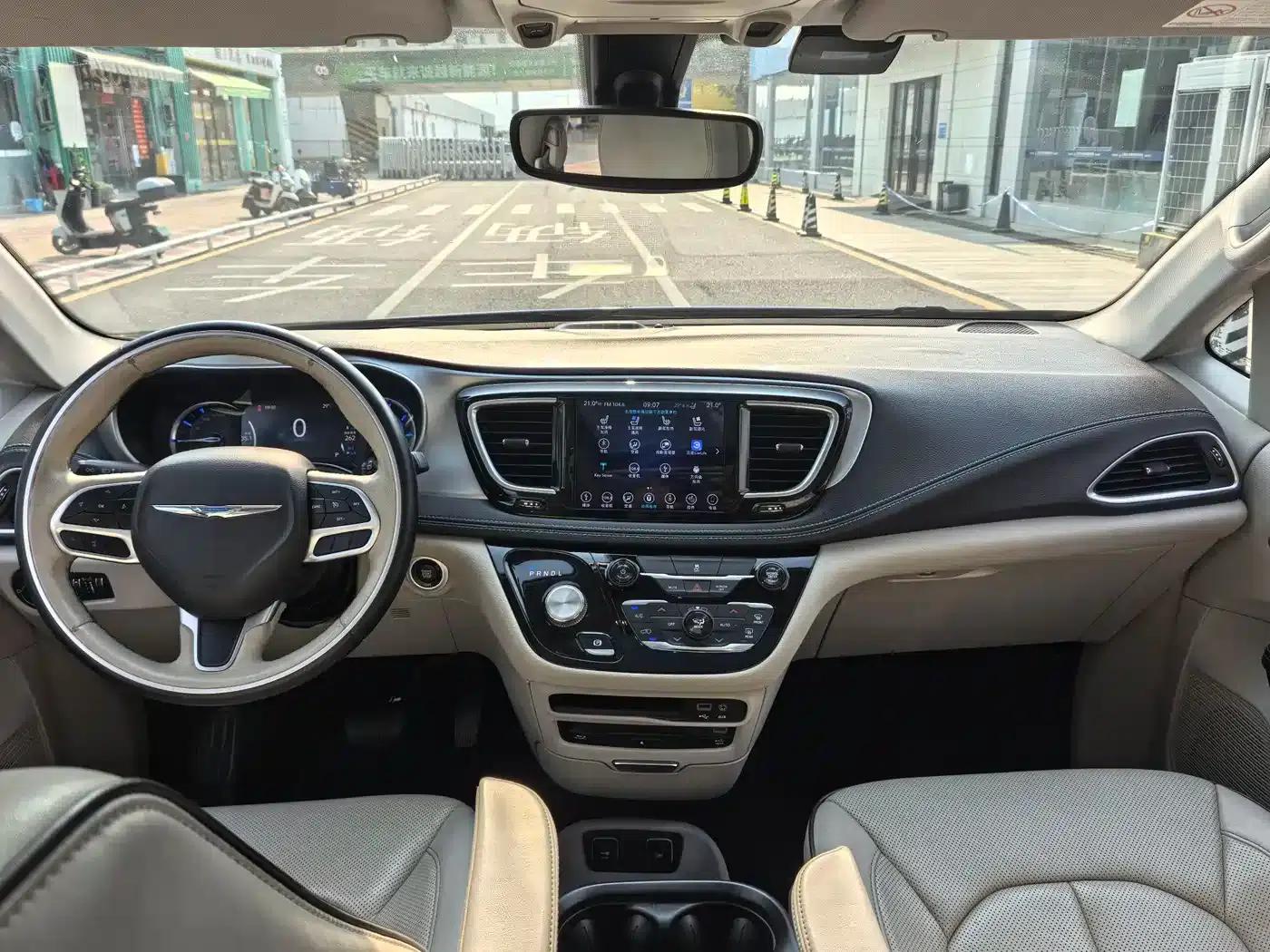 2018 Chrysler Grand Voyager PHEV (Imported) 3.6L Plug-in Hybrid — миниатюра 10