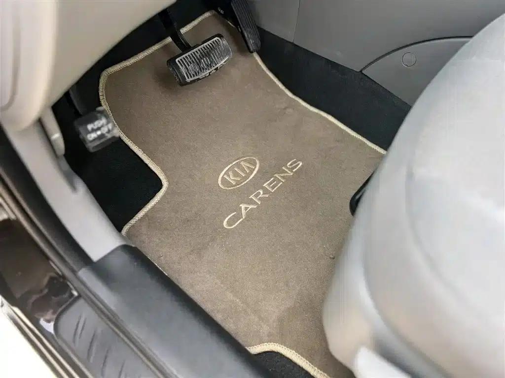 Carens 2011 2.0L 7-seater Automatic Standard Edition — миниатюра 11