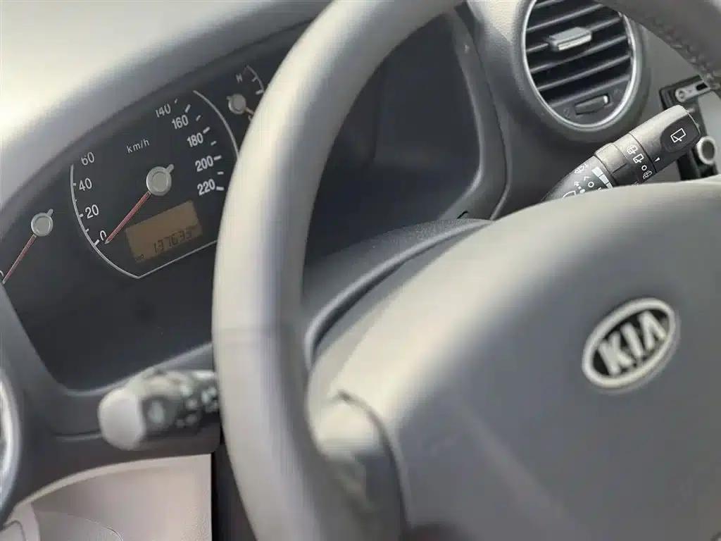Carens 2011 2.0L 7-seater Automatic Standard Edition — миниатюра 13