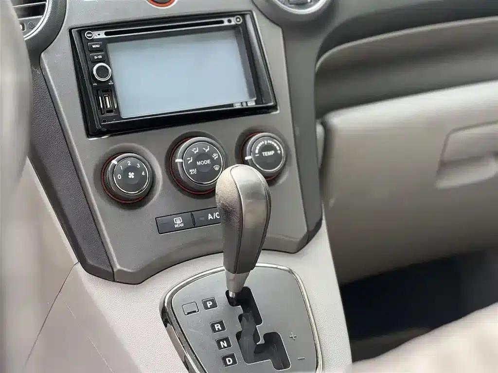 Carens 2011 2.0L 7-seater Automatic Standard Edition — миниатюра 14