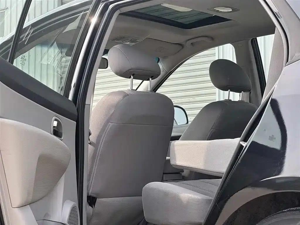 Carens 2011 2.0L 7-seater Automatic Standard Edition — миниатюра 16