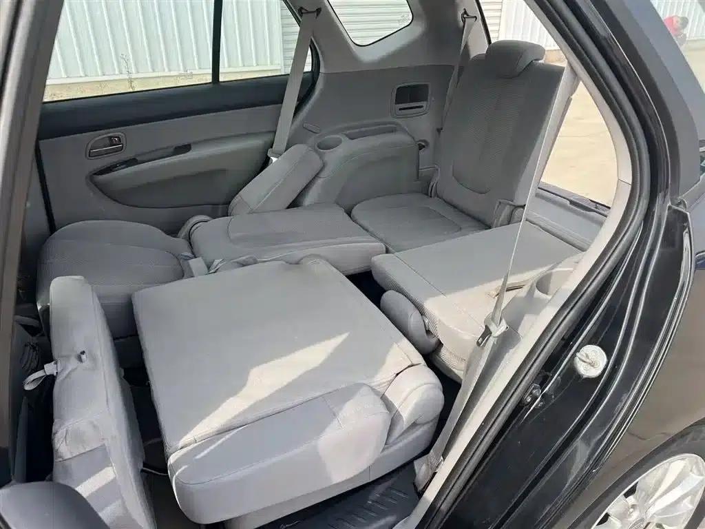 Carens 2011 2.0L 7-seater Automatic Standard Edition — миниатюра 18