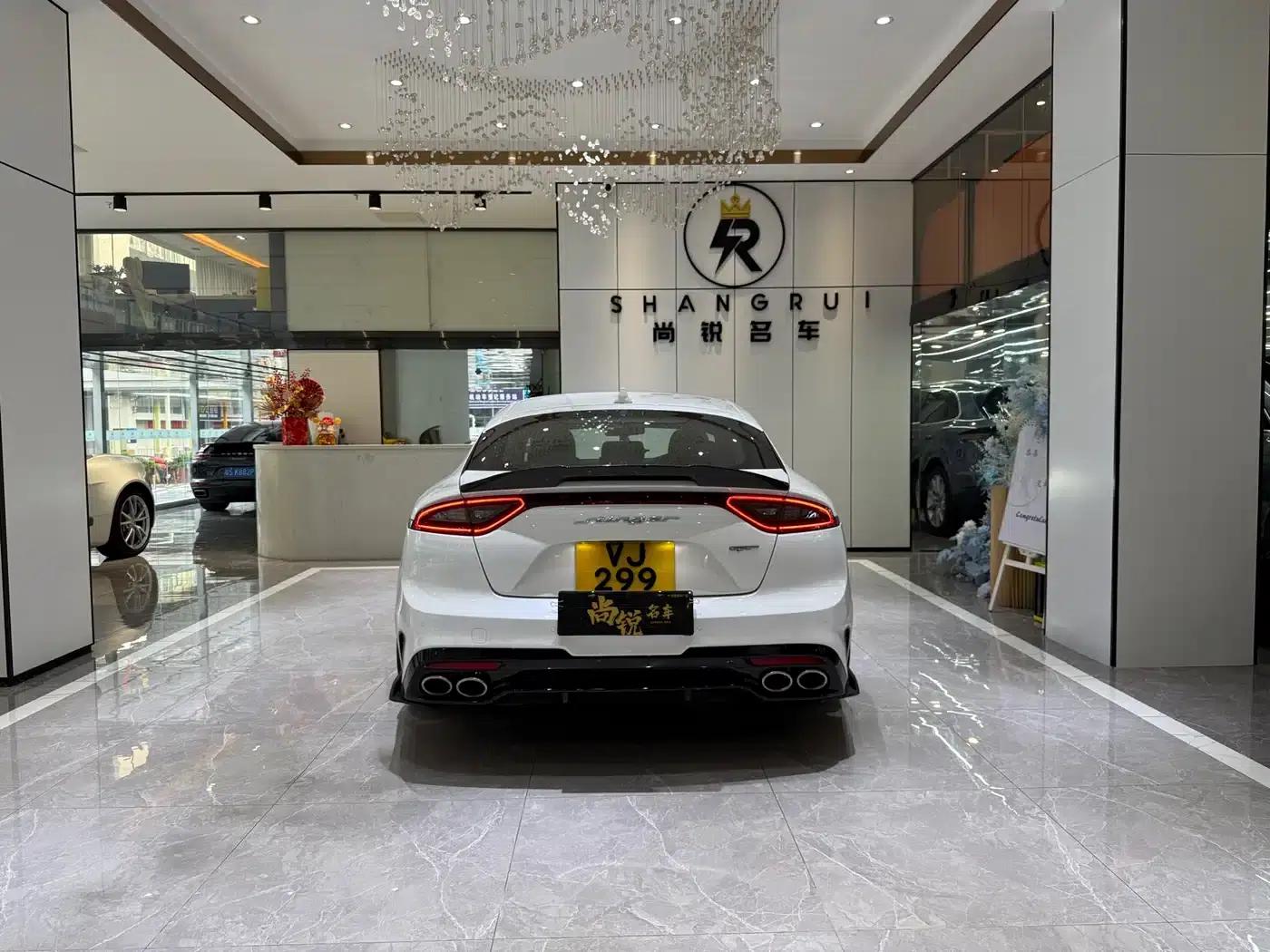 Stinger 2018 3.3T Automatic — миниатюра 12