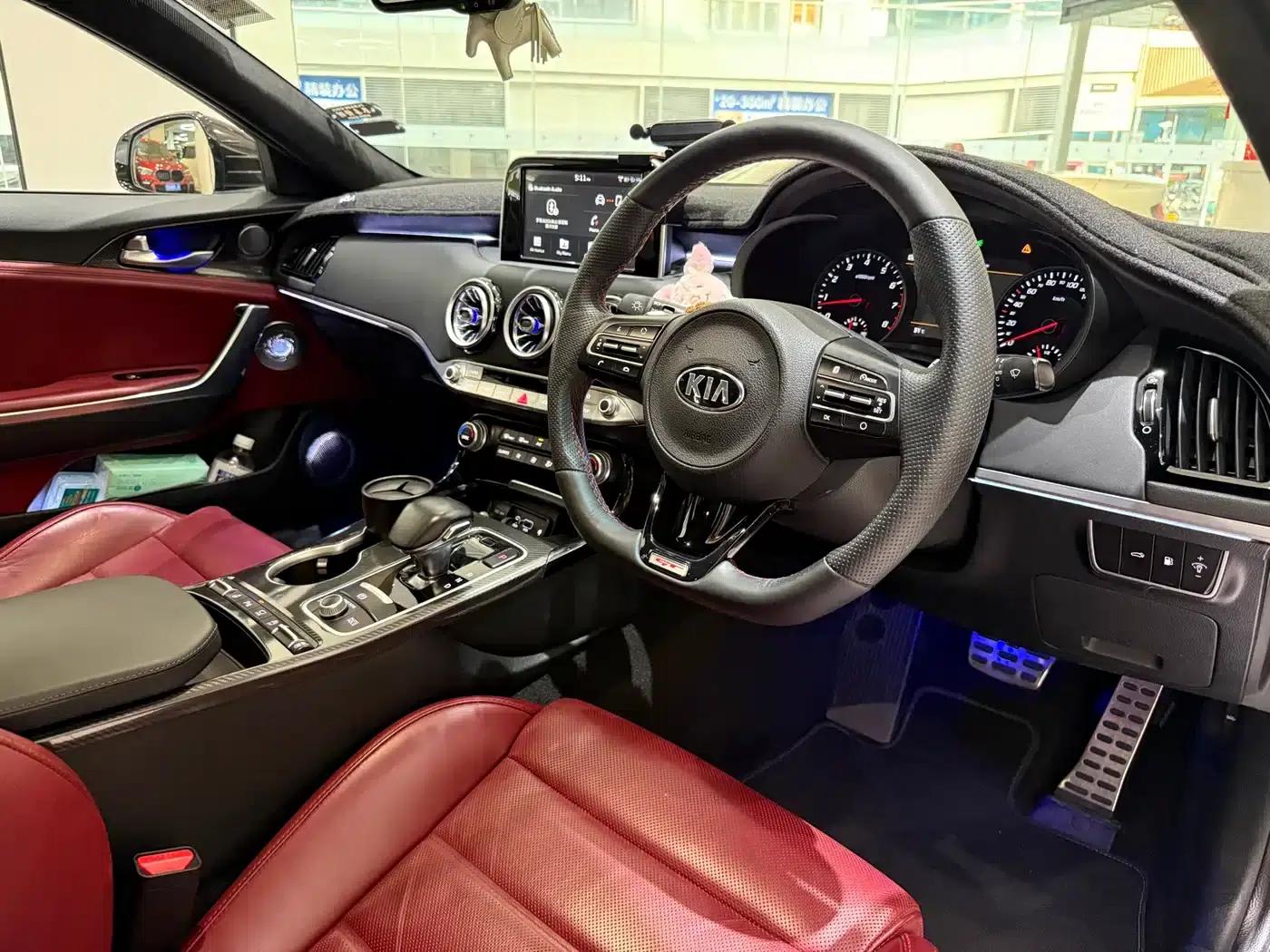 Stinger 2018 3.3T Automatic — миниатюра 4