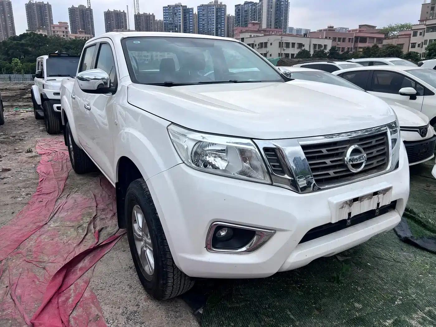 2017 Navara 2.5L Automatic 2WD Luxury Edition QR25 — миниатюра 2