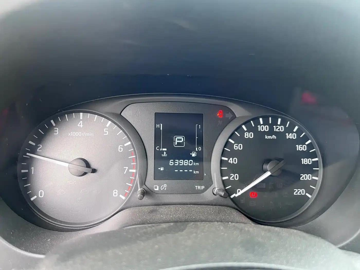 2017 Navara 2.5L Automatic 2WD Luxury Edition QR25 — миниатюра 12