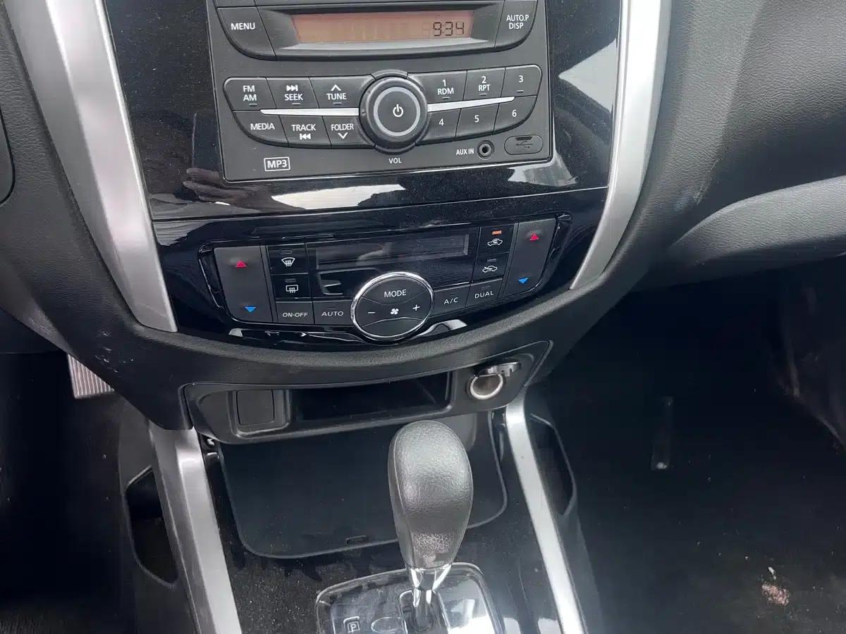 2017 Navara 2.5L Automatic 2WD Luxury Edition QR25 — миниатюра 13
