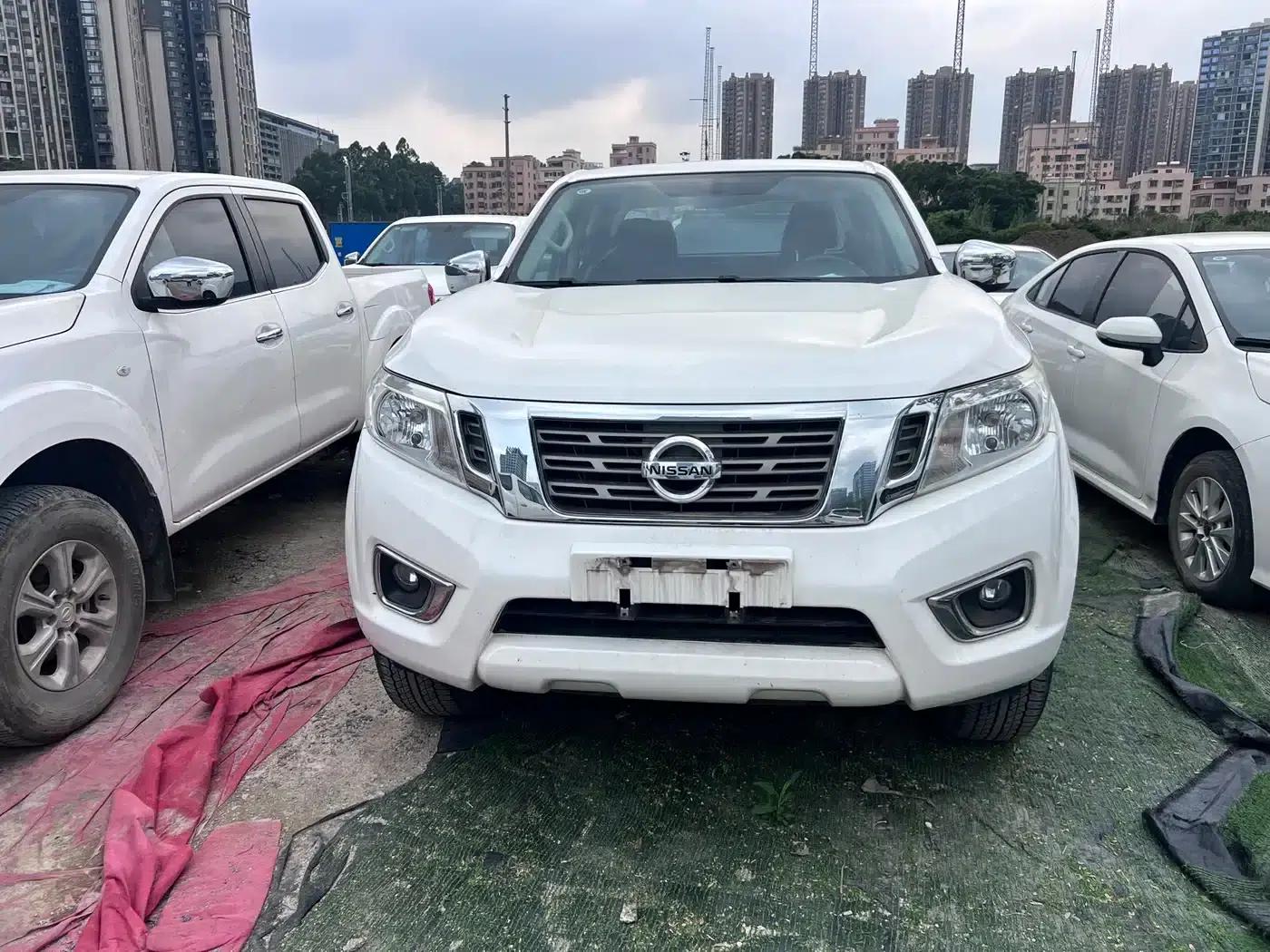 2017 Navara 2.5L Automatic 2WD Luxury Edition QR25 — миниатюра 3