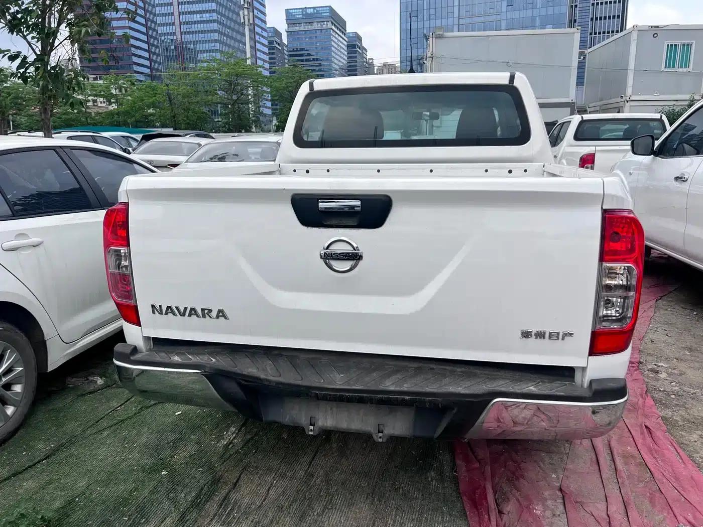 2017 Navara 2.5L Automatic 2WD Luxury Edition QR25 — миниатюра 4