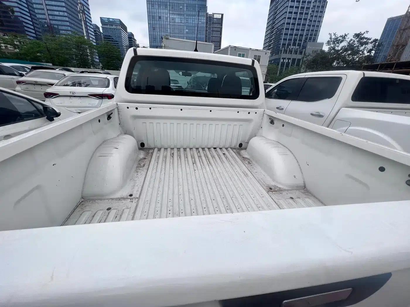 2017 Navara 2.5L Automatic 2WD Luxury Edition QR25 — миниатюра 7