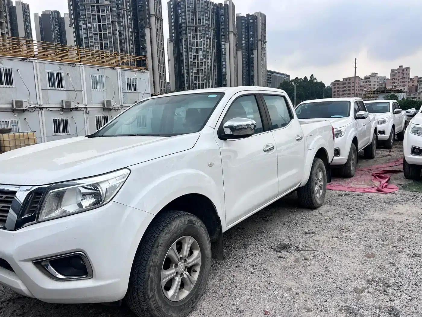 2017 Navara 2.5L Automatic 2WD Luxury Edition QR25 — миниатюра 9