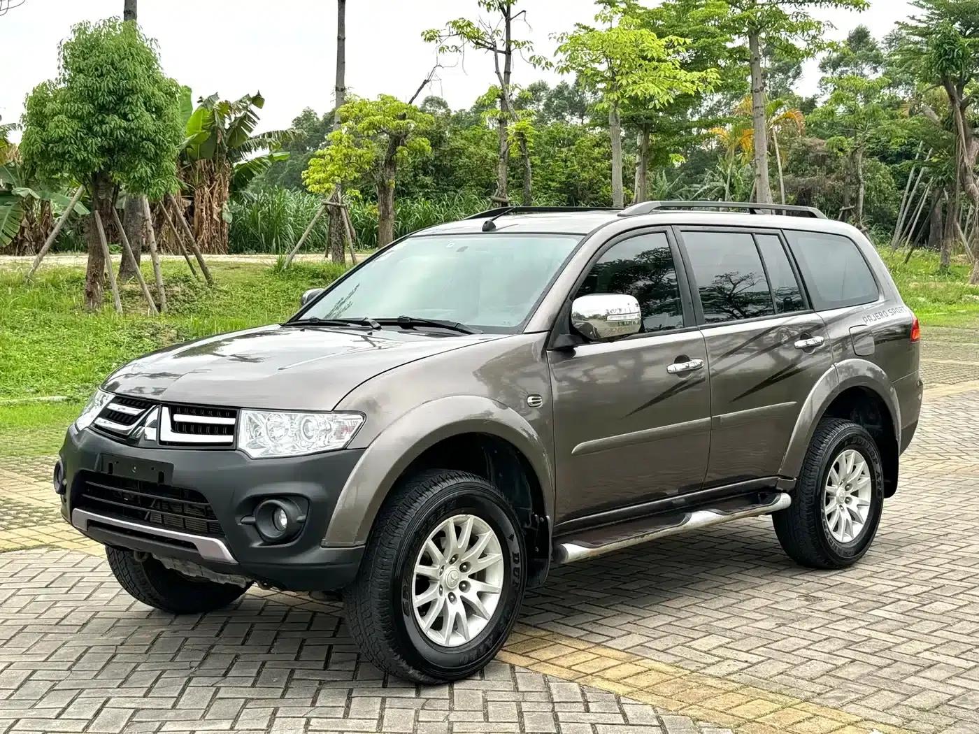 2013 Pajero Sport 3.0L Automatic 4WD Executive Edition — миниатюра 1