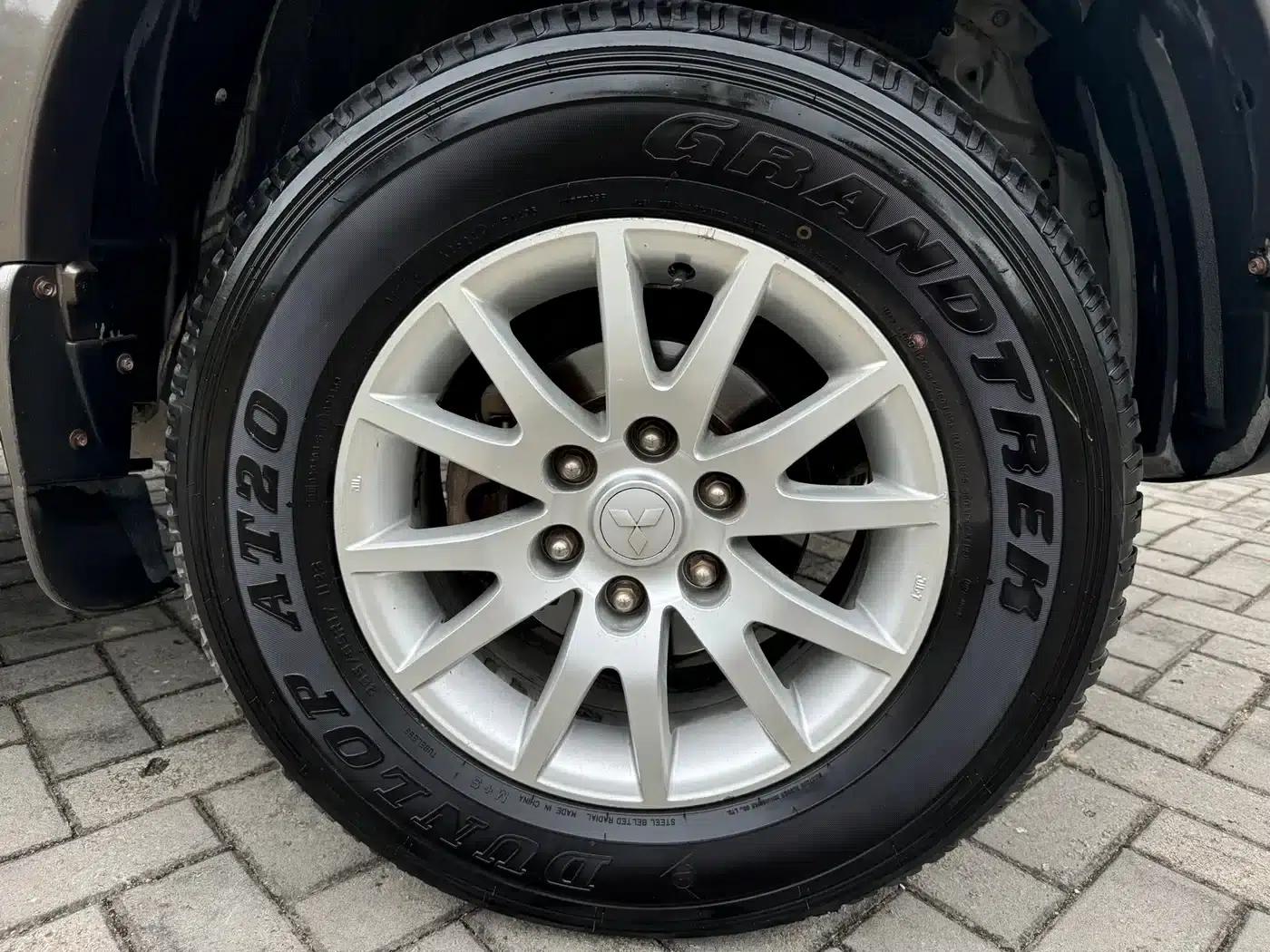 2013 Pajero Sport 3.0L Automatic 4WD Executive Edition — миниатюра 17