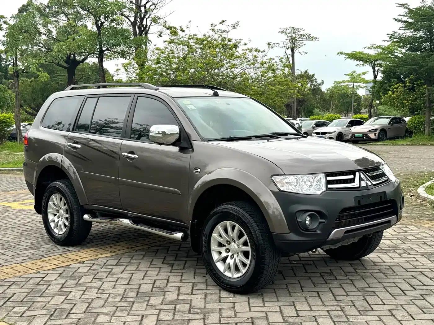 2013 Pajero Sport 3.0L Automatic 4WD Executive Edition — миниатюра 3