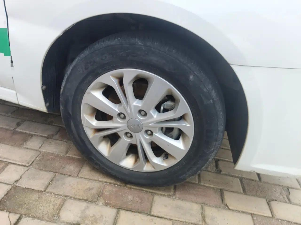 Kia Cerato 2012 1.6L MT GL — миниатюра 8