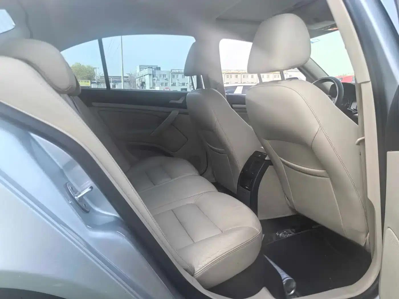 Octavia 2015 Classic 1.6L Automatic Elite Edition — миниатюра 15