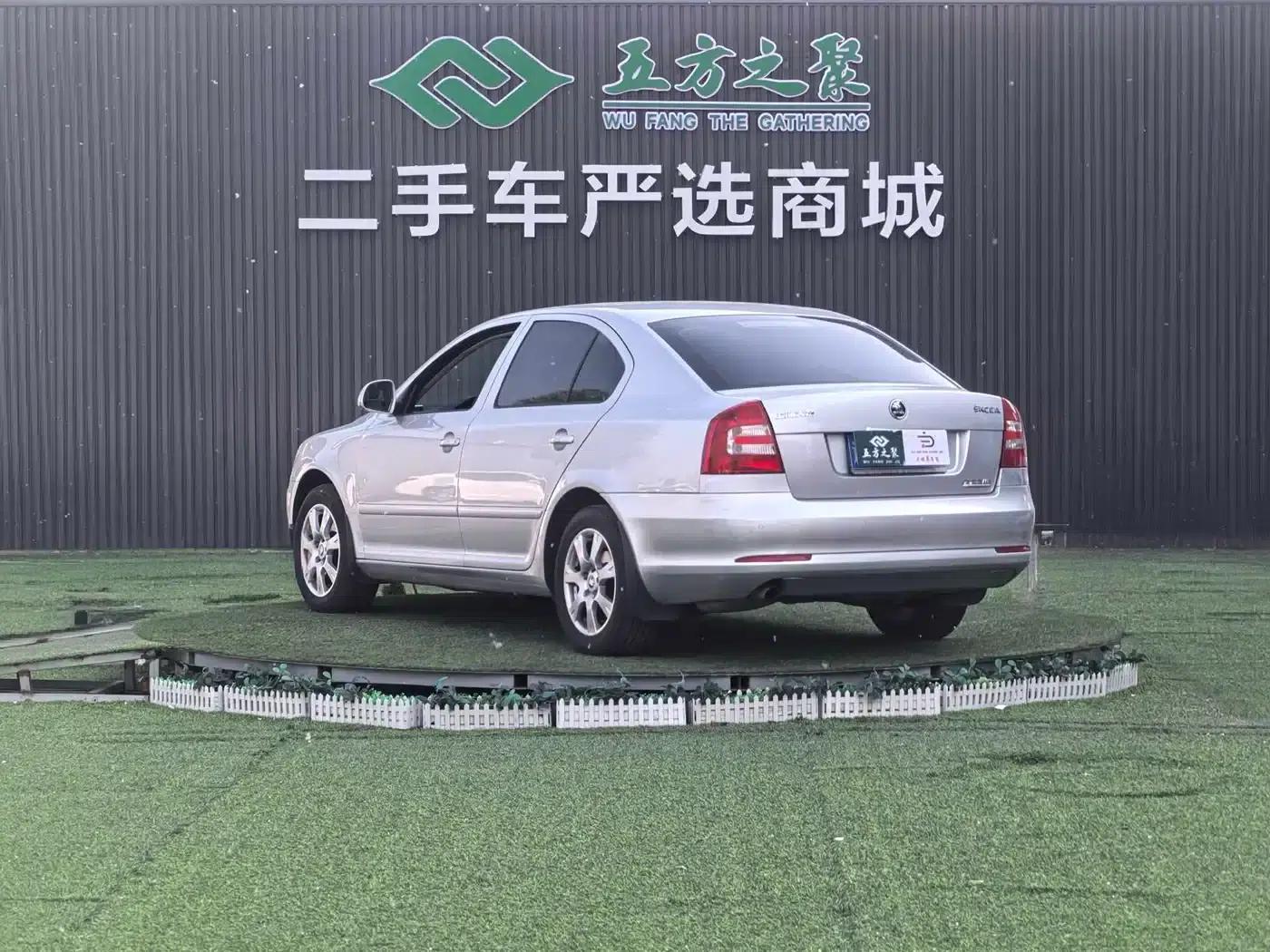 Octavia 2015 Classic 1.6L Automatic Elite Edition — миниатюра 17