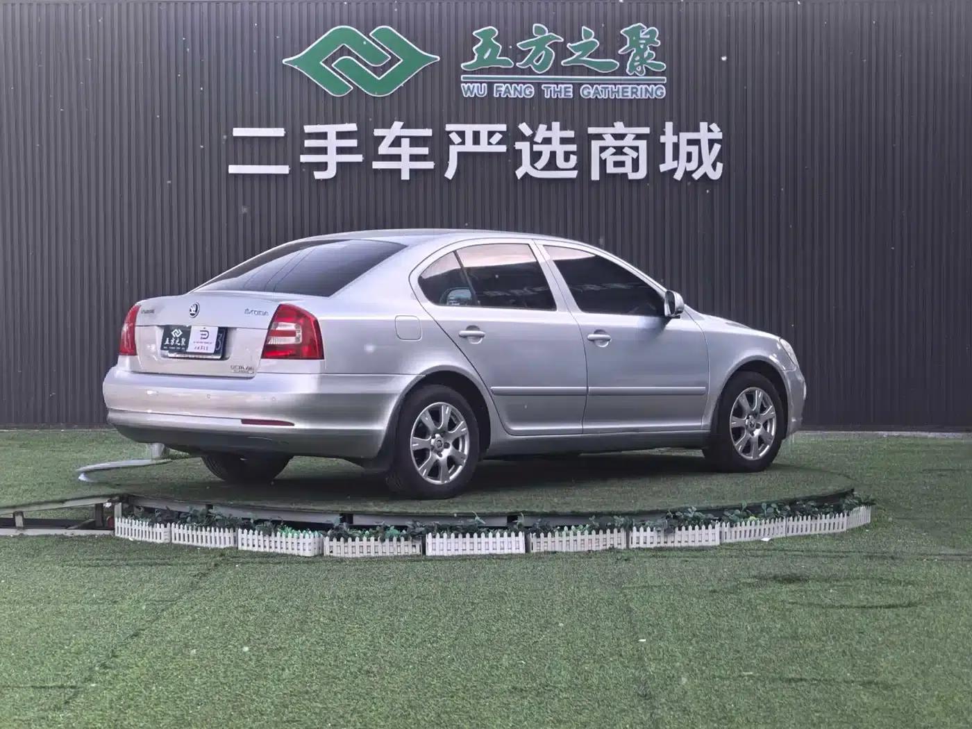 Octavia 2015 Classic 1.6L Automatic Elite Edition — миниатюра 18