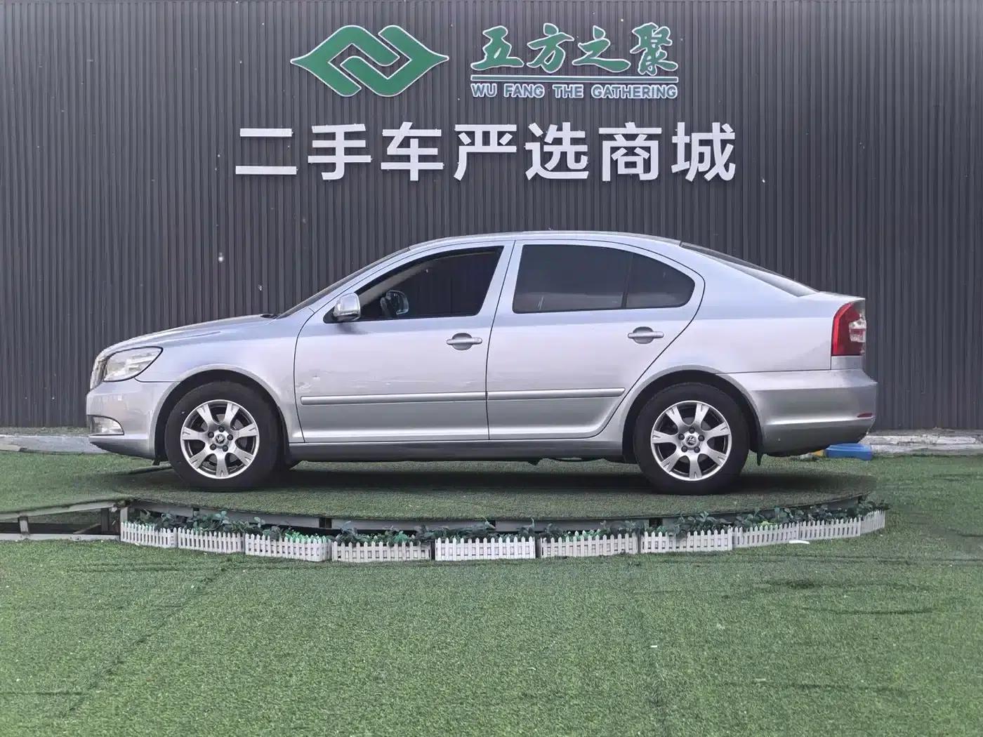 Octavia 2015 Classic 1.6L Automatic Elite Edition — миниатюра 19