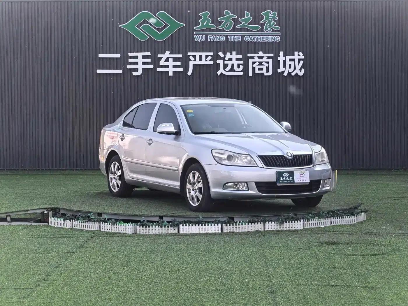 Octavia 2015 Classic 1.6L Automatic Elite Edition — миниатюра 3