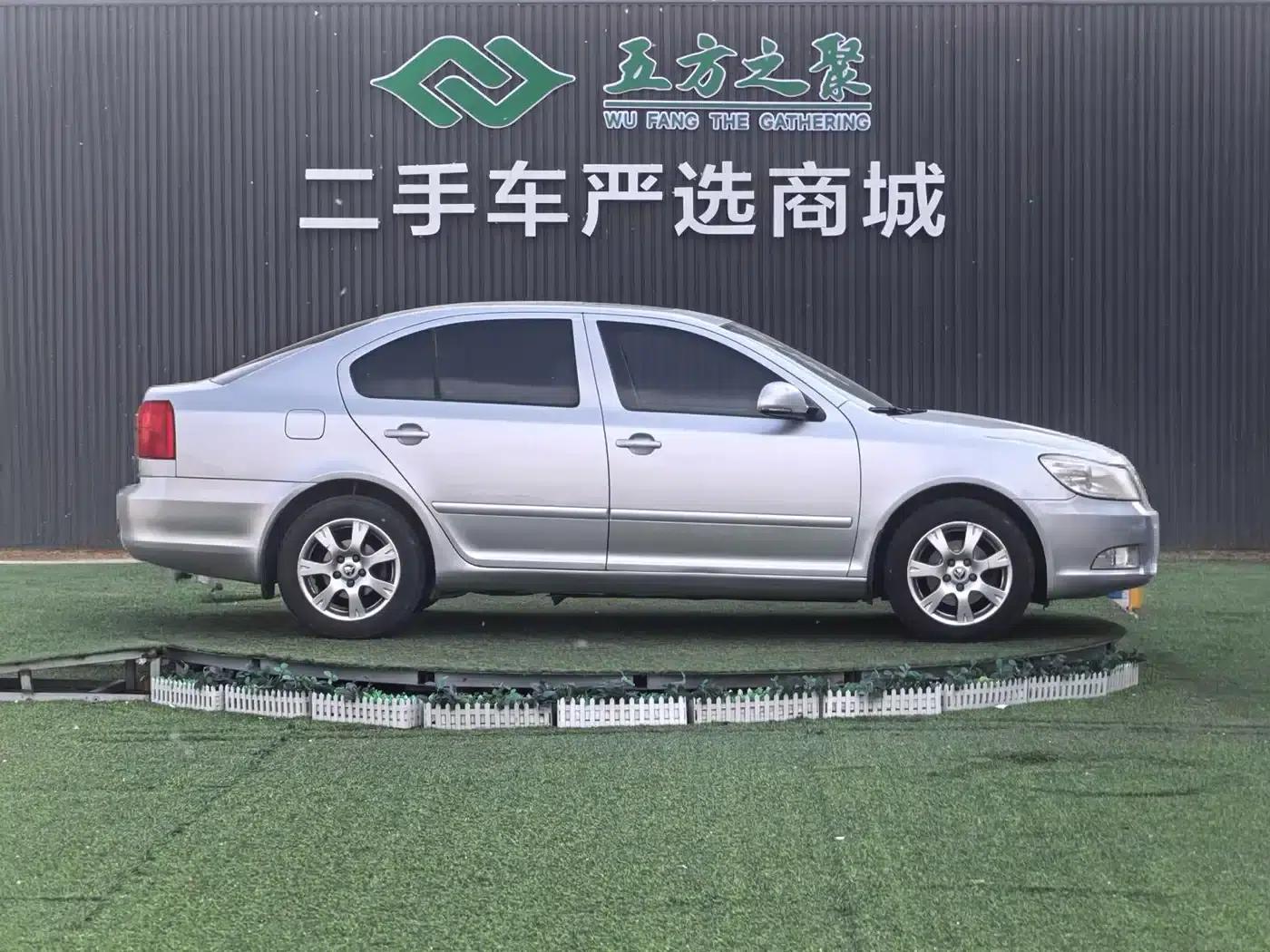 Octavia 2015 Classic 1.6L Automatic Elite Edition — миниатюра 4