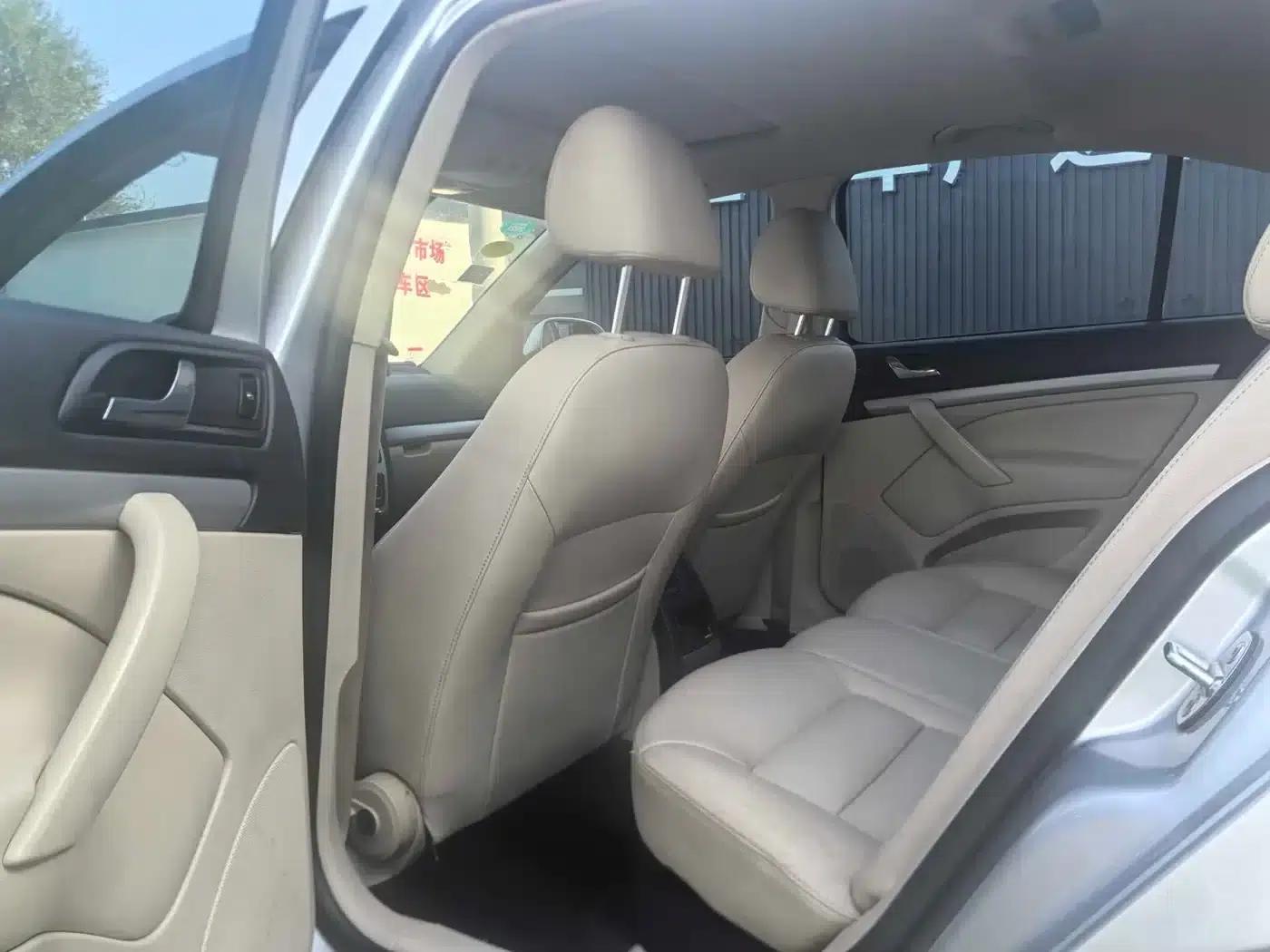 Octavia 2015 Classic 1.6L Automatic Elite Edition — миниатюра 5