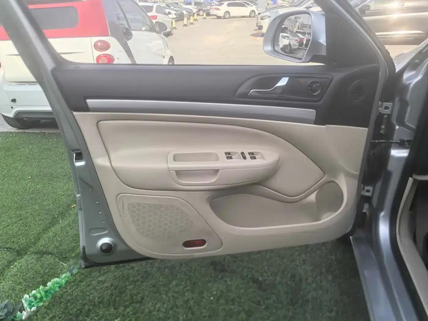 Octavia 2015 Classic 1.6L Automatic Elite Edition — миниатюра 8