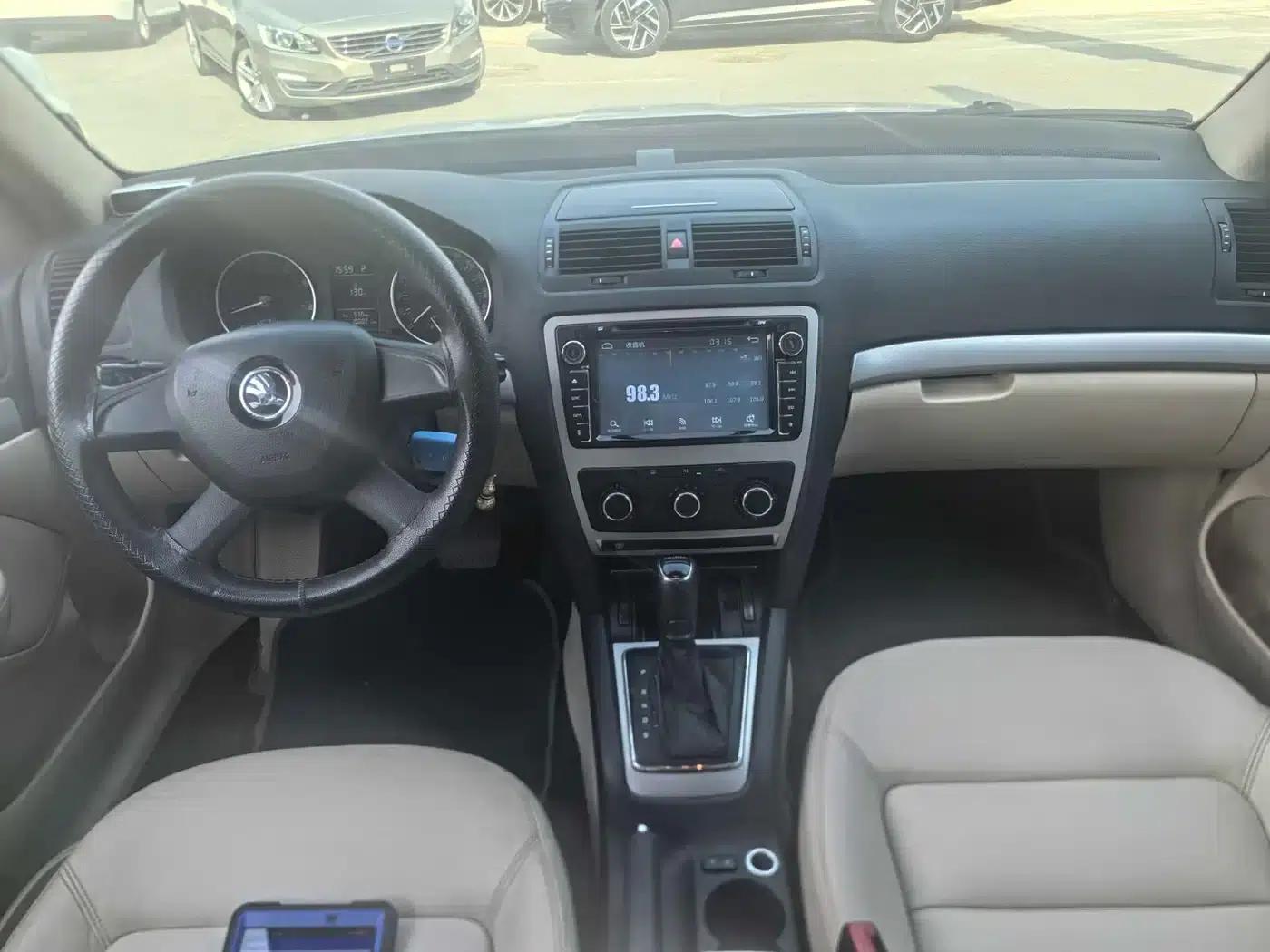 Octavia 2015 Classic 1.6L Automatic Elite Edition — миниатюра 9