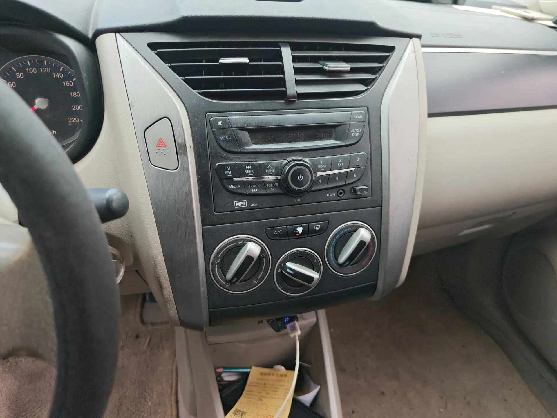 Venucia D50 2016 1.6L Manual Elite Edition — миниатюра 14