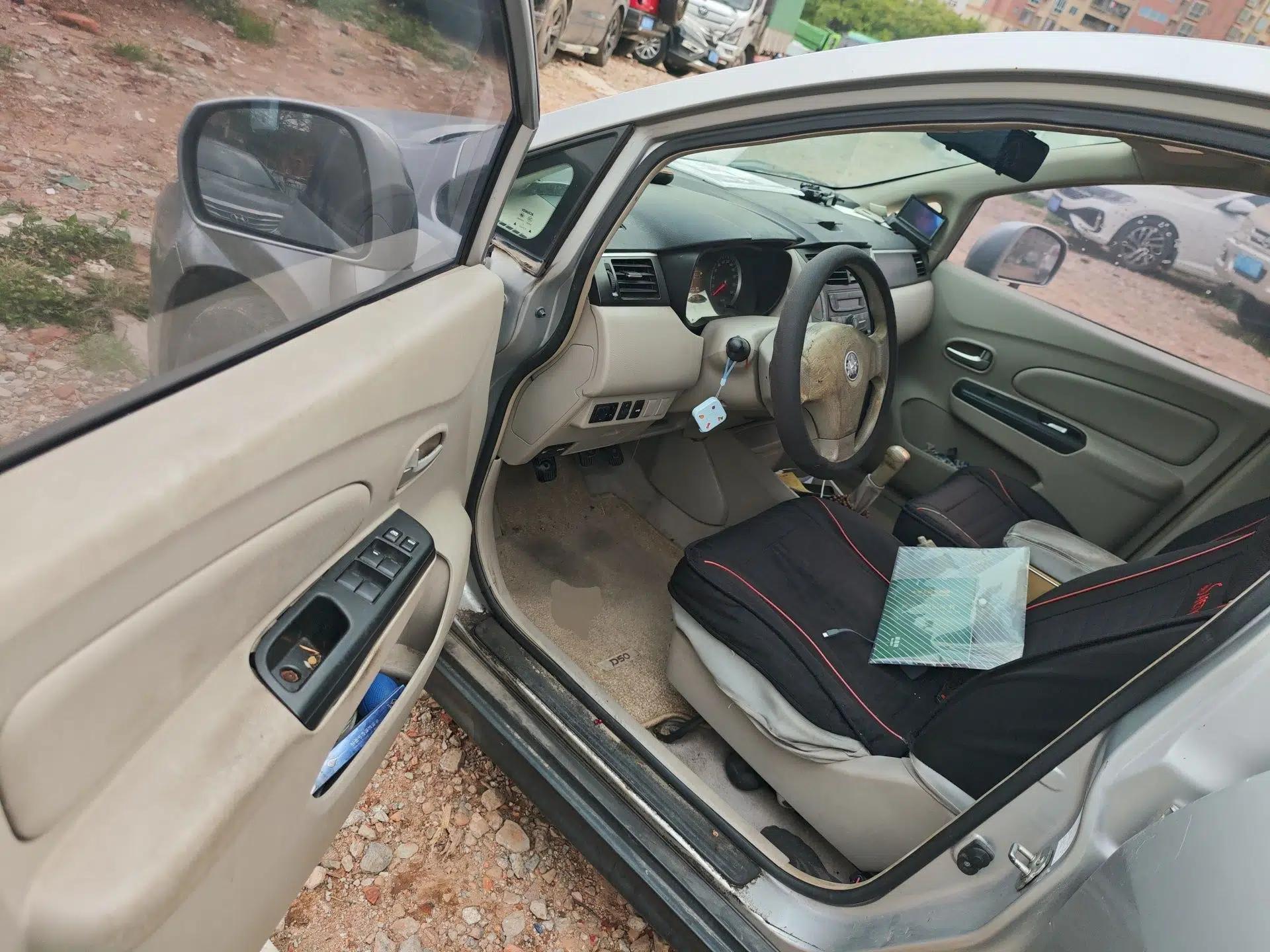 Venucia D50 2016 1.6L Manual Elite Edition — миниатюра 17