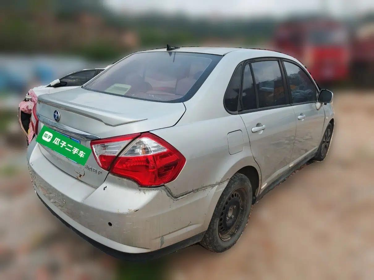 Venucia D50 2016 1.6L Manual Elite Edition — миниатюра 6