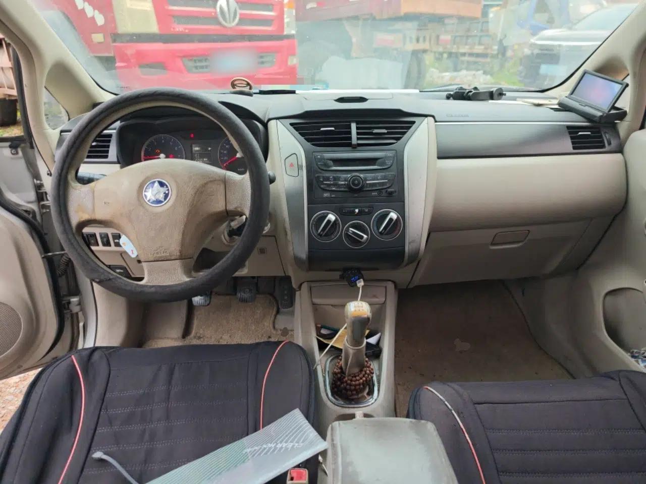 Venucia D50 2016 1.6L Manual Elite Edition — миниатюра 10