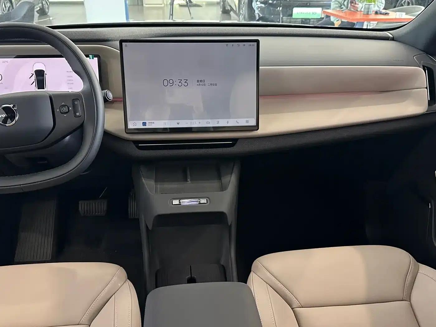 2026 Volvo XC70 Plug-in Hybrid, All-Wheel Drive, Long Range Core — миниатюра 13