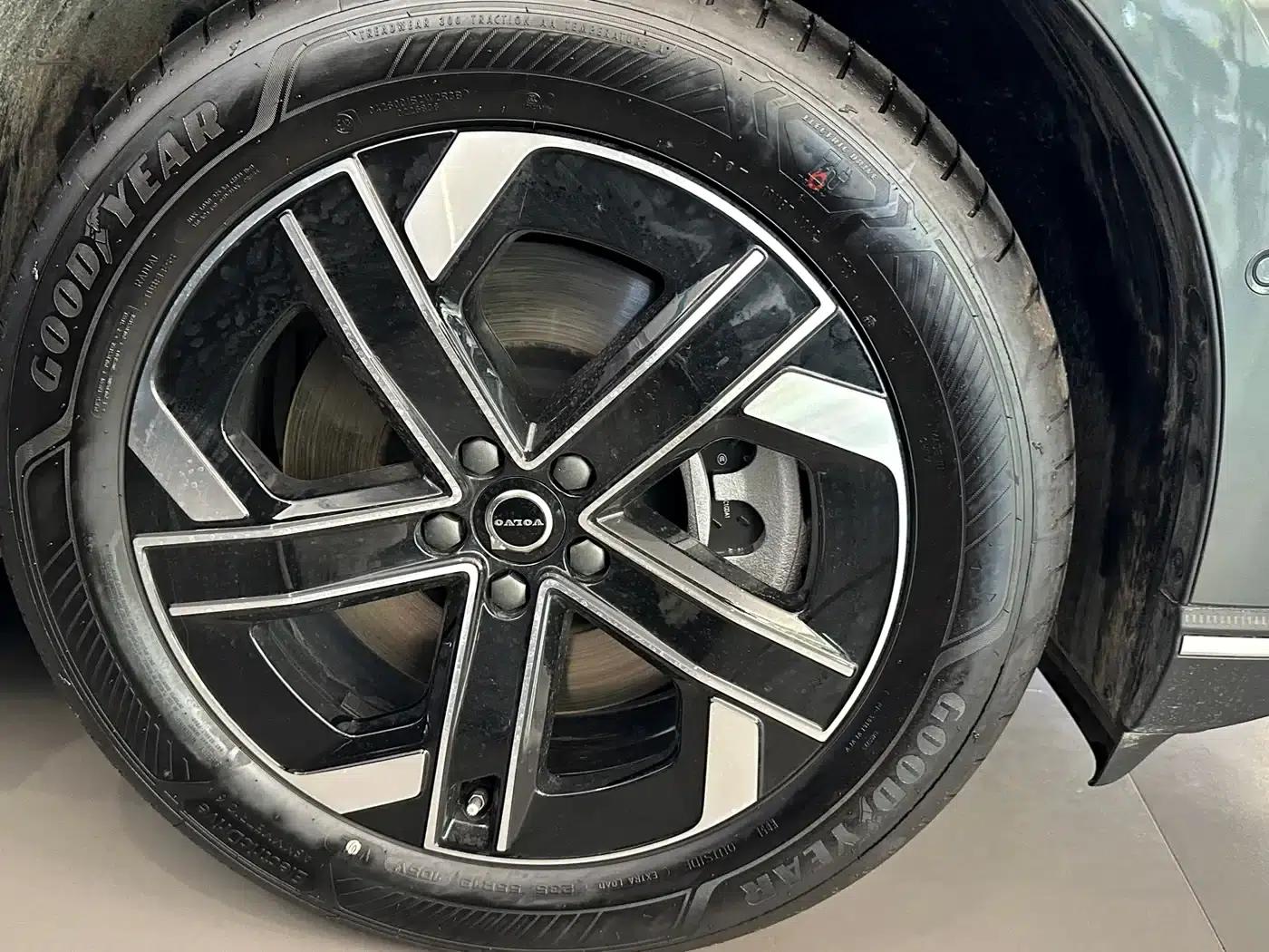 2026 Volvo XC70 Plug-in Hybrid, All-Wheel Drive, Long Range Core — миниатюра 16