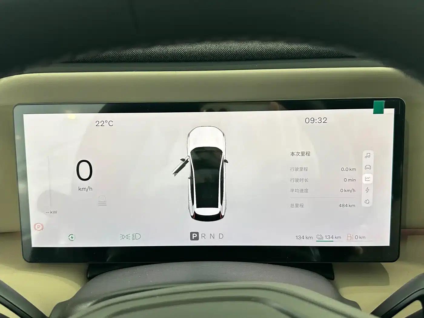 2026 Volvo XC70 Plug-in Hybrid, All-Wheel Drive, Long Range Core — миниатюра 5
