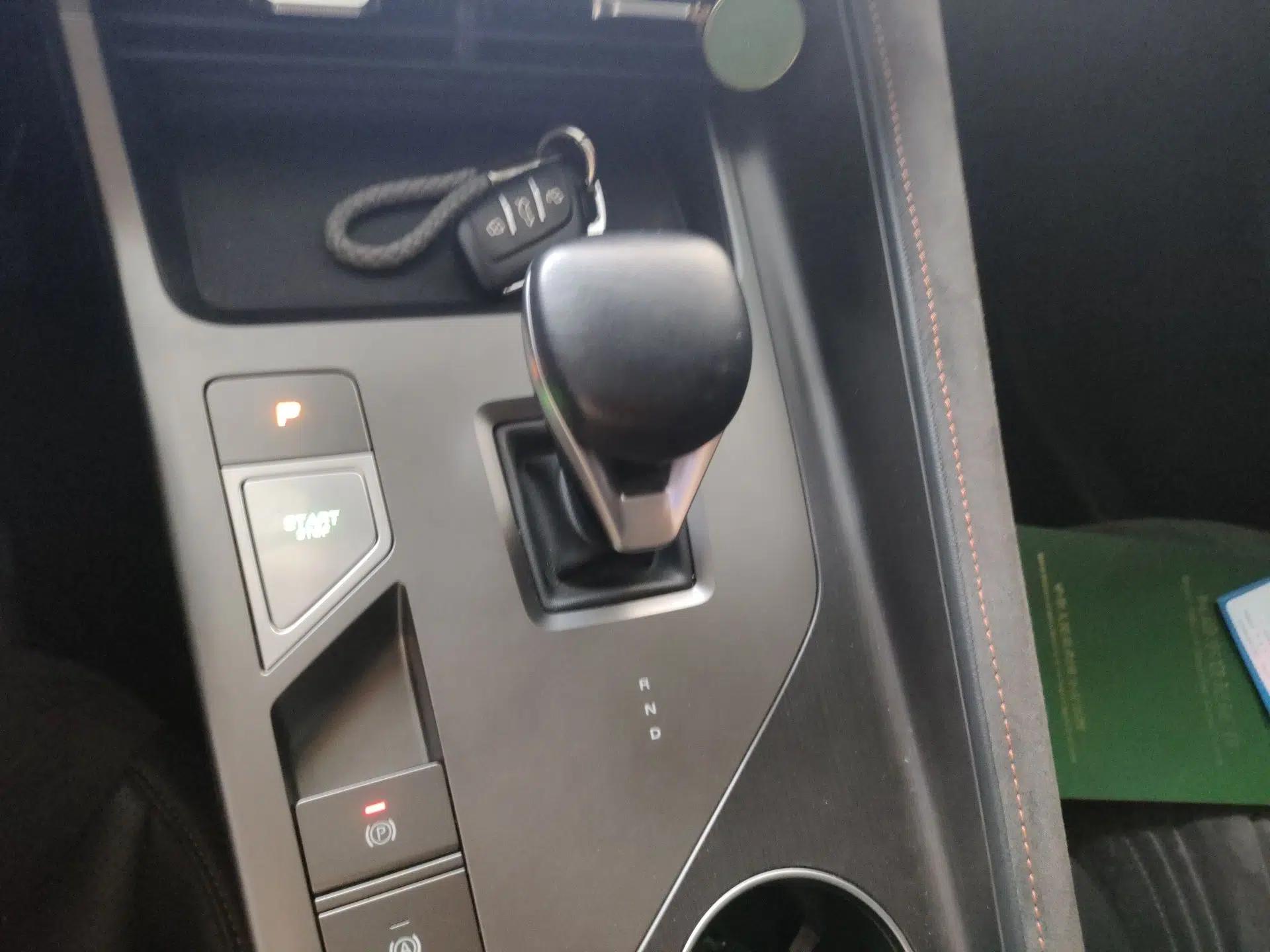 Roewe D5X DMH 2024 135 Tech Edition — миниатюра 15