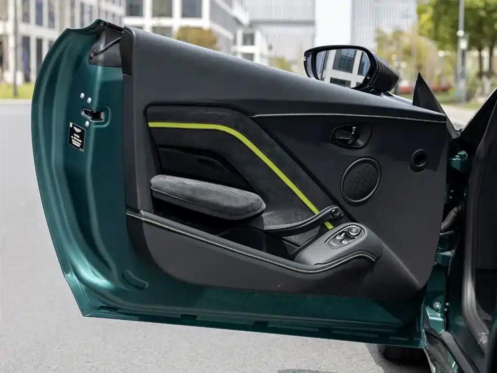 2022 V8 Vantage 4.0T V8 F1 Edition Coupe — миниатюра 16