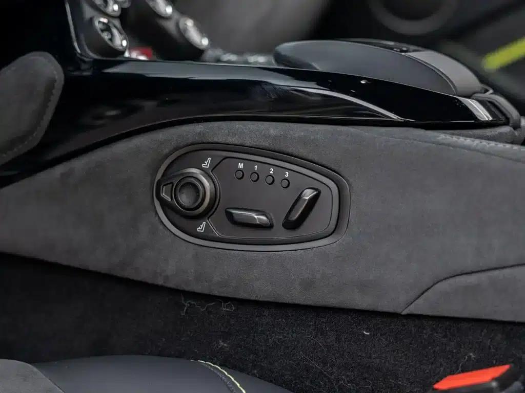 2022 V8 Vantage 4.0T V8 F1 Edition Coupe — миниатюра 19