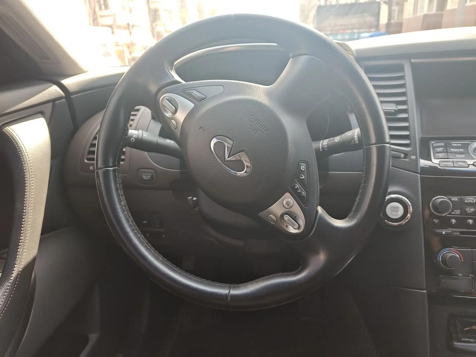Infiniti QX70  — миниатюра 11