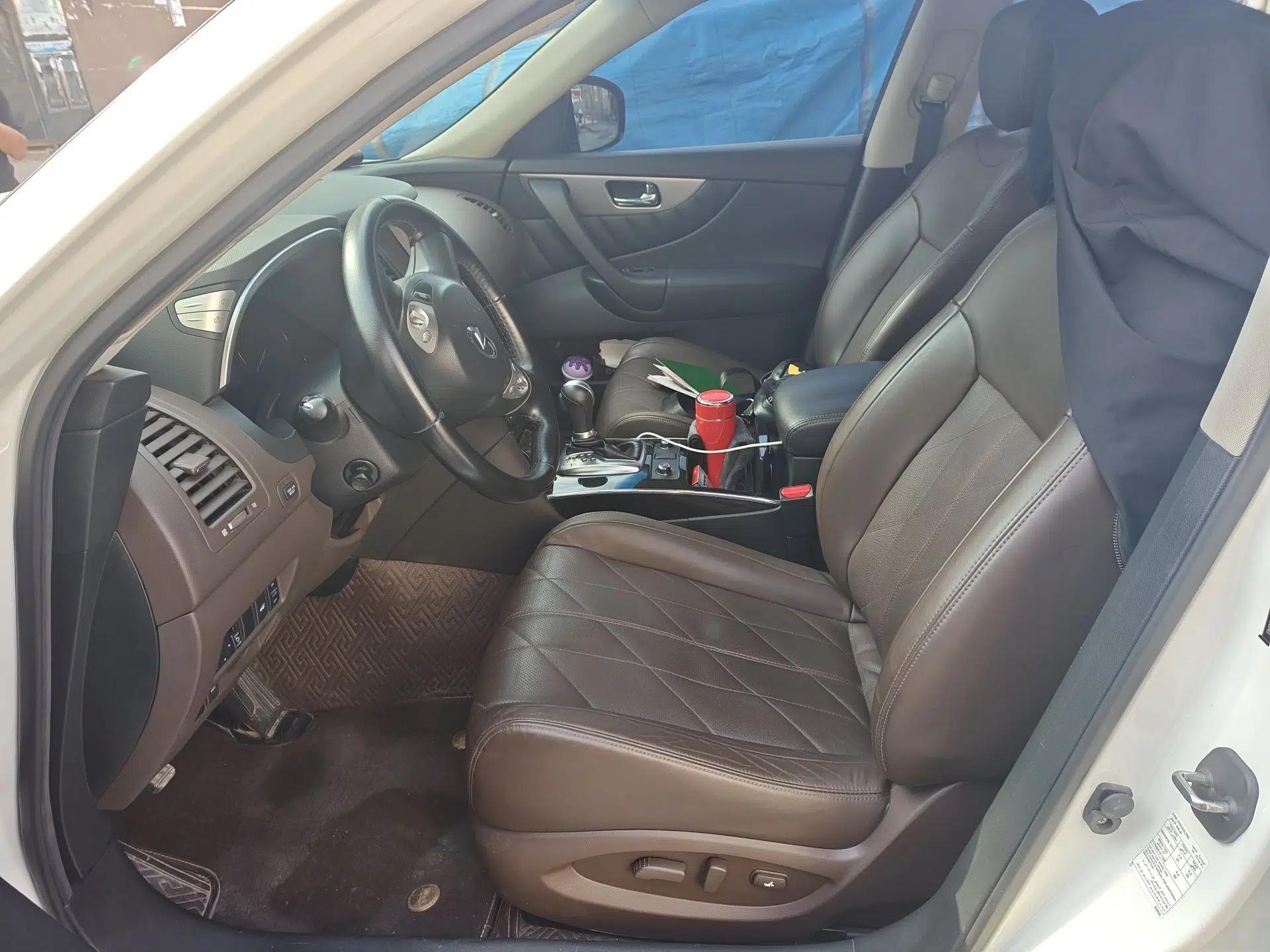 Infiniti QX70  — миниатюра 16
