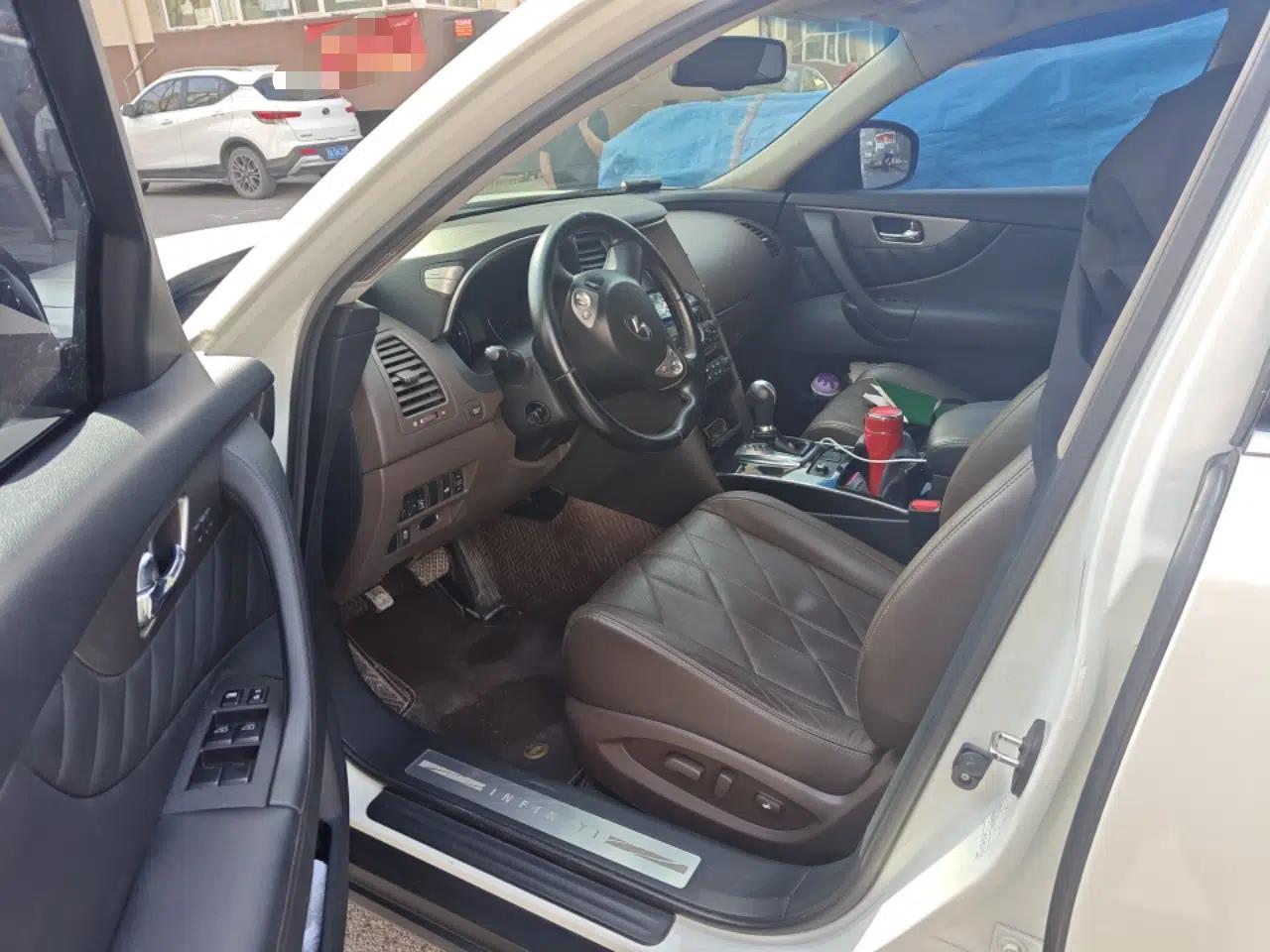 Infiniti QX70  — миниатюра 17