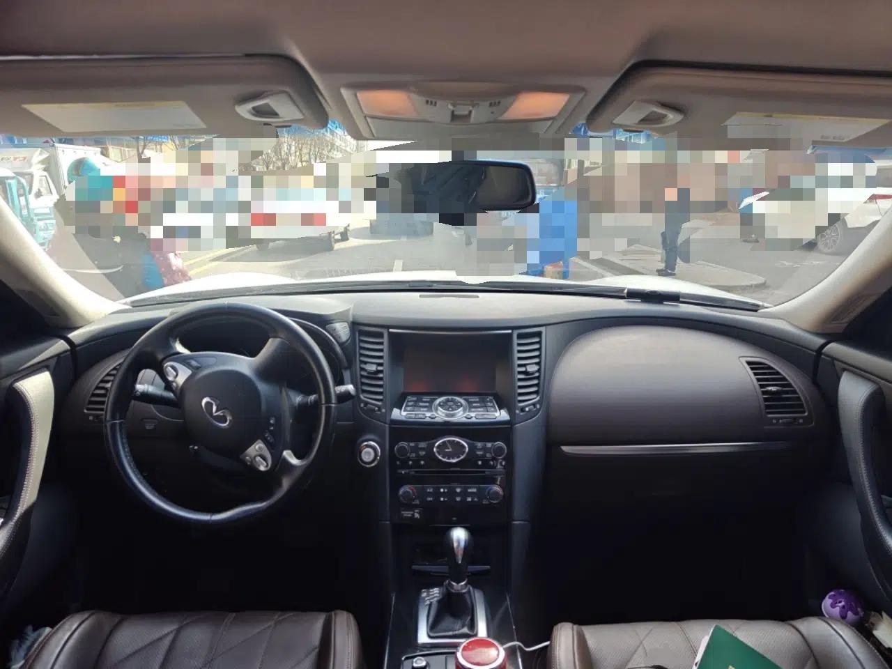 Infiniti QX70  — миниатюра 10