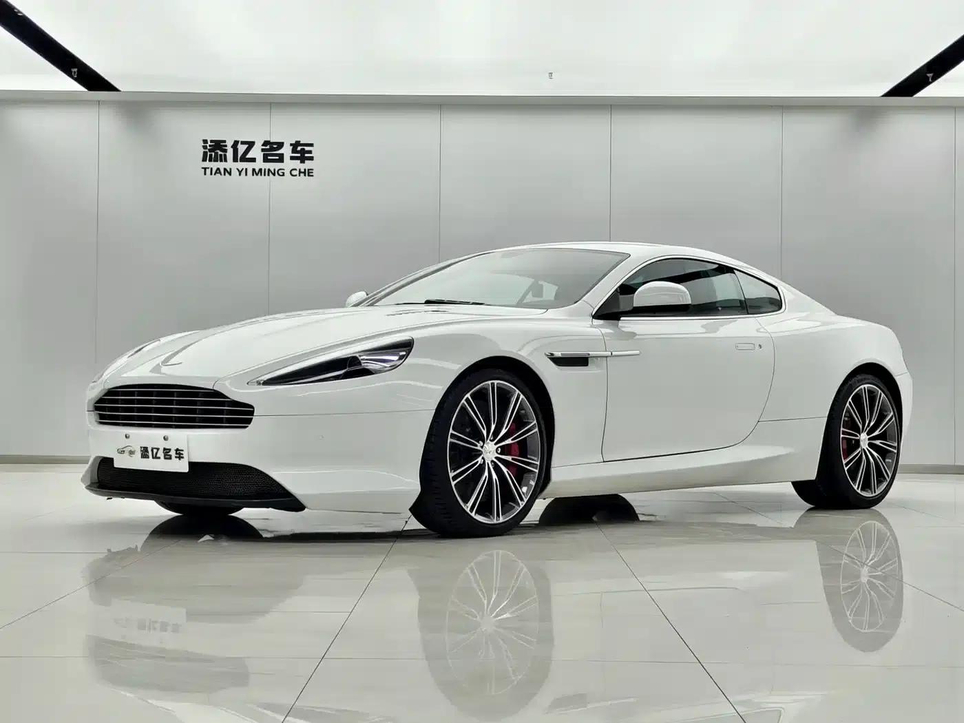 Aston Martin DB9 2013 6.0L Coupe — миниатюра 1