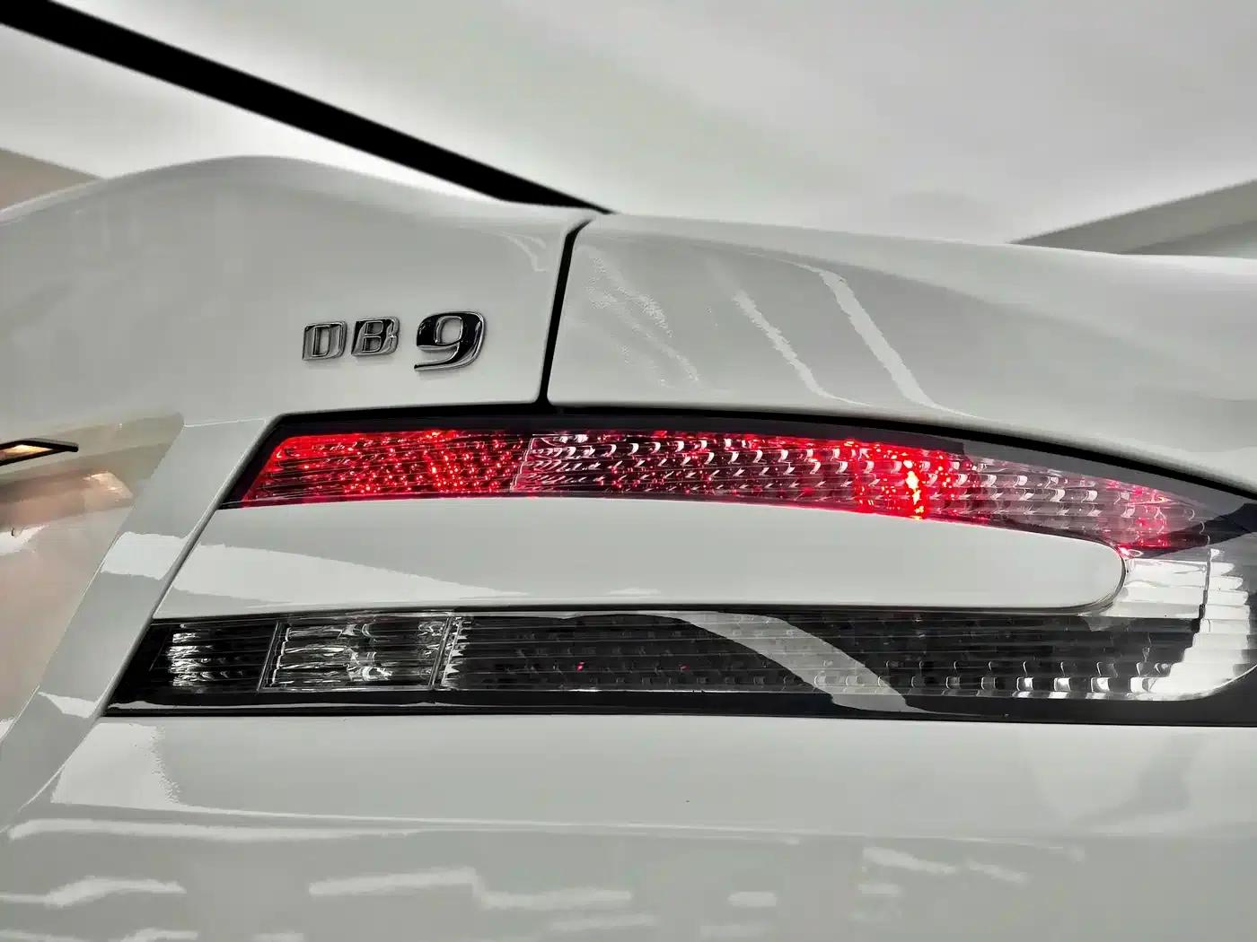 Aston Martin DB9 2013 6.0L Coupe — миниатюра 12