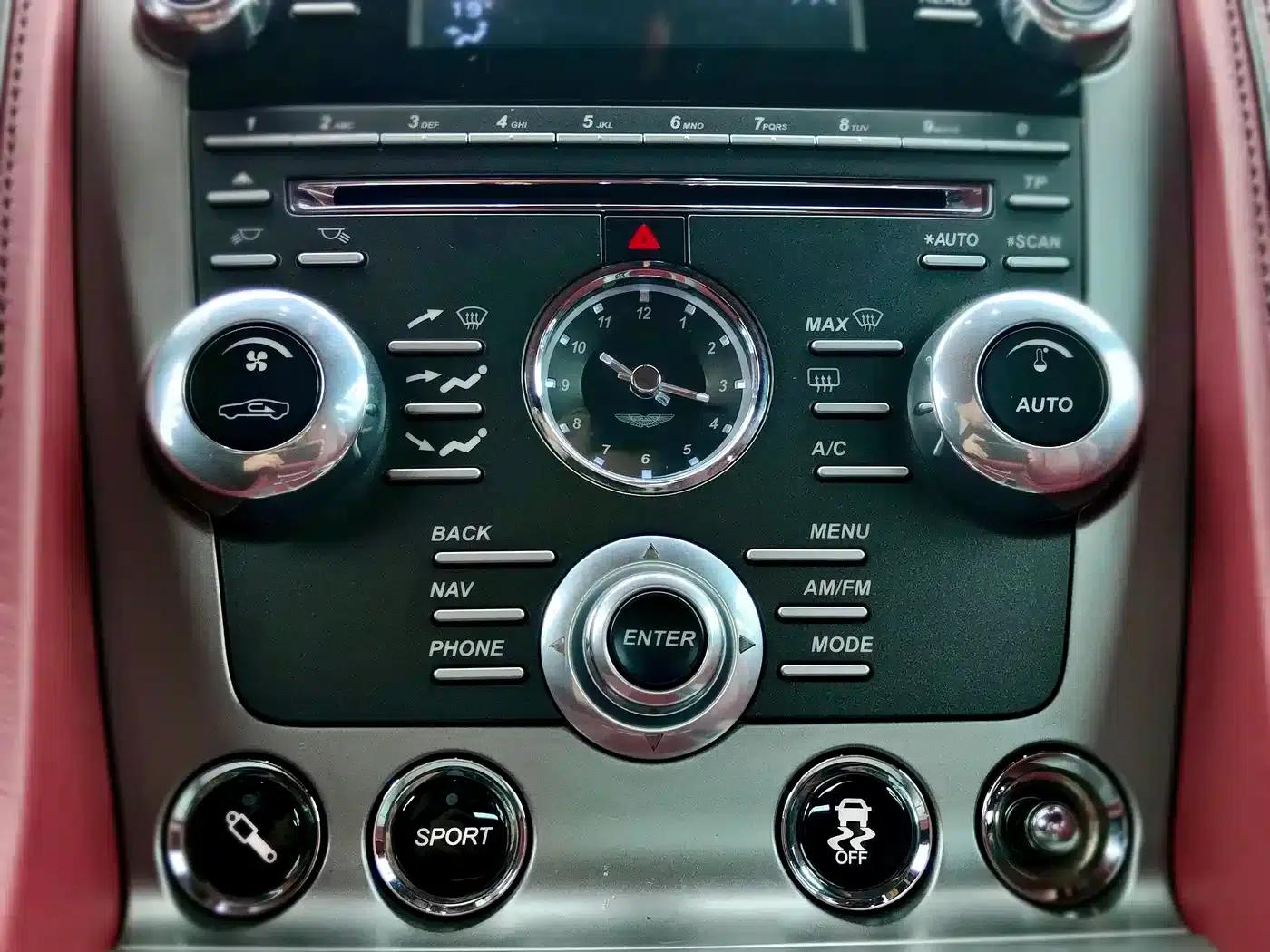 Aston Martin DB9 2013 6.0L Coupe — миниатюра 19