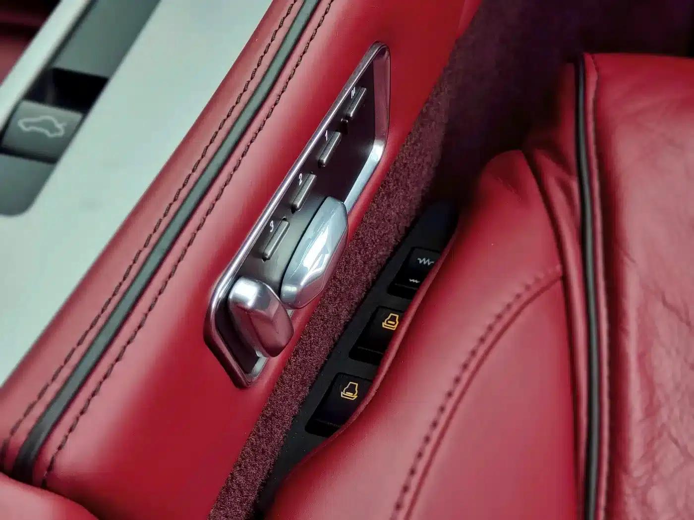 Aston Martin DB9 2013 6.0L Coupe — миниатюра 23